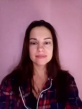 Snapshot of She-Moon chatting on 01-15-26, 06:11 She-Moon online show from 01-15-26, 06:11