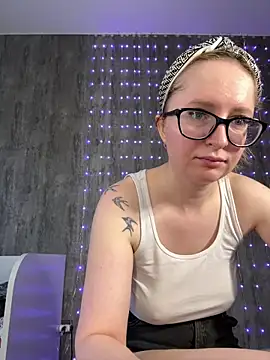 coy girl  online show from 03-25-26, 12:22