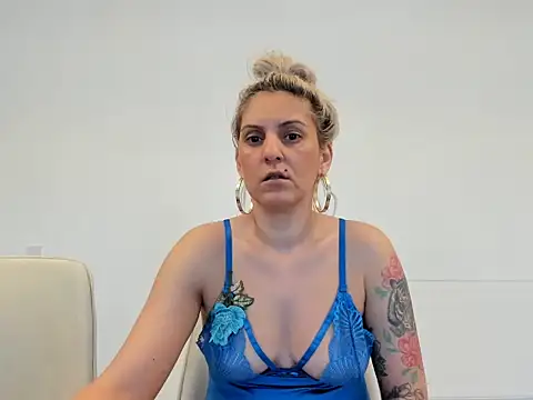 EvelynEvyyy online show from 02-24-26, 06:44