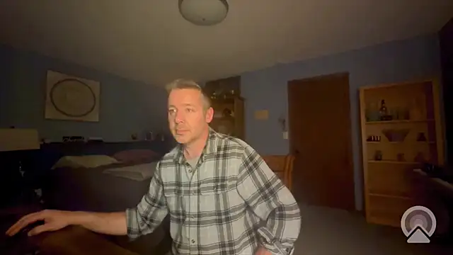 chrisw8140 online show from 05-15-26, 03:46