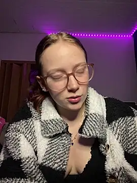 YoungLisaa18 online show from 02-17-26, 08:15