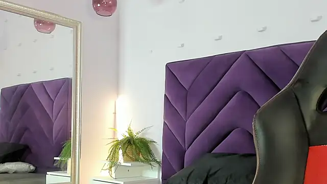 Meeganfoox online show from 01-13-26, 04:07