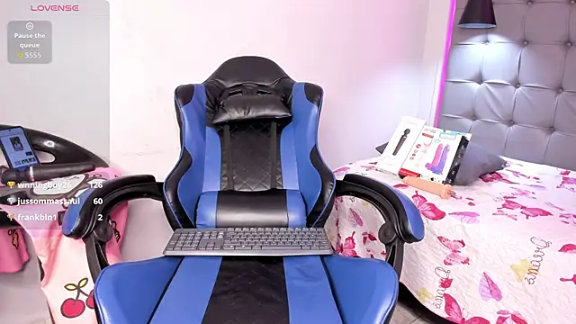 scarletcherry18 online show from 04-09-26, 06:19