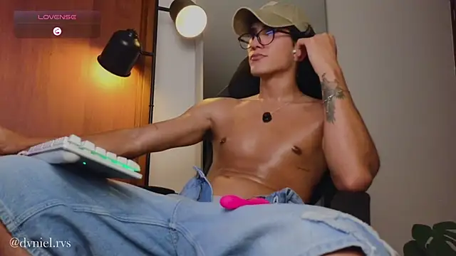 emilio rivs online show from 06-22-26, 02:24