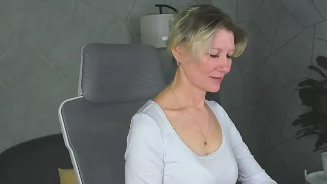 Julie Lucas online show from 03-16-26, 12:49