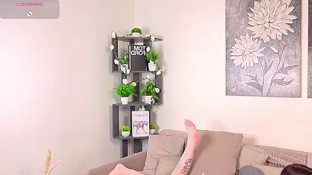 LoisAbad online show from 02-11-26, 03:06