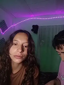 AlexxaAndRileyy online show from 06-05-26, 06:13