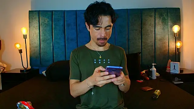 Ethan Briggs  online show from 04-23-26, 03:08