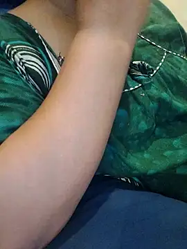 Snapshot of TamilDreamgirl08 chatting on 03-28-26, 04:06 TamilDreamgirl08 online show from 03-28-26, 04:06