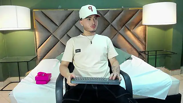 Salvattore Muller online show from 02-17-26, 10:16