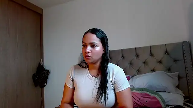 celeneortii online show from 04-12-26, 08:58