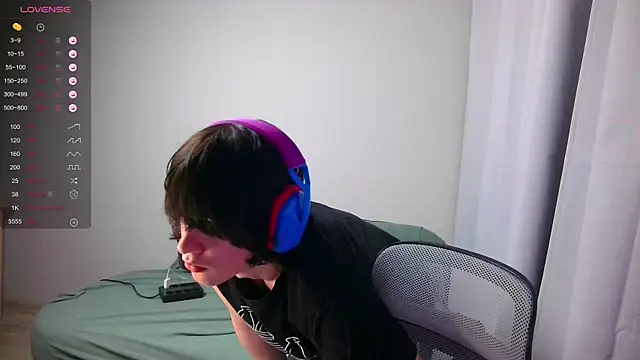 LeonBoykisser online show from 03-08-26, 03:27