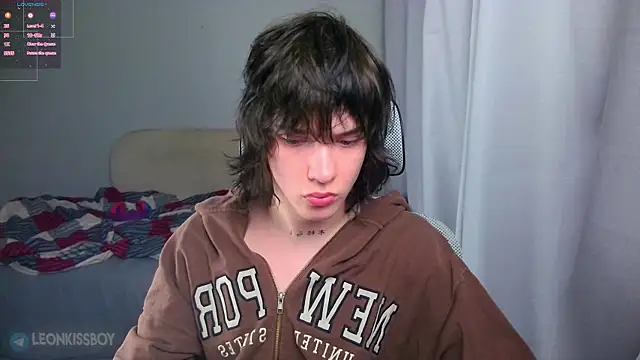 LeonBoykisser online show from 06-10-26, 06:51