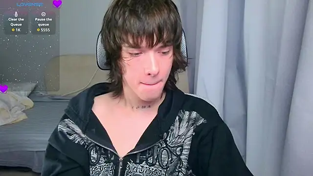 LeonBoykisser online show from 07-06-26, 04:20