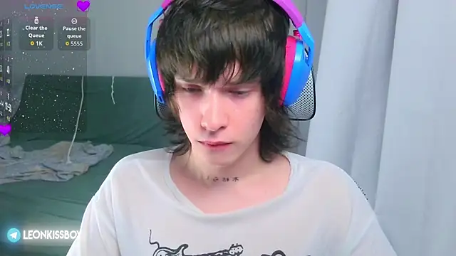 LeonBoykisser online show from 07-13-26, 04:32