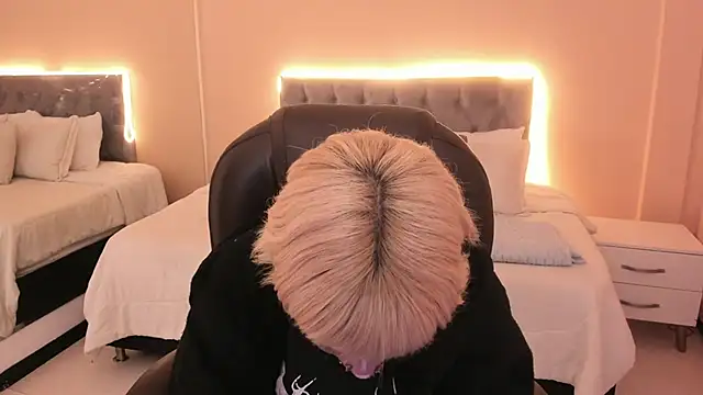 Bela Craxkerr online show from 04-06-26, 12:39