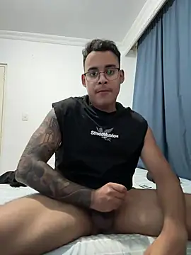 Snapshot of pornooyooo chatting on 03-24-26, 05:01 pornooyooo online show from 03-24-26, 05:01