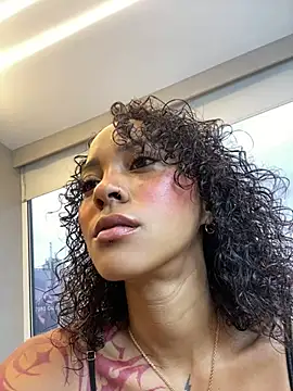 Snapshot of LizStorm_ chatting on 05-17-26, 12:45 LizStorm online show from 05-17-26, 12:45