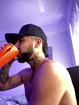 Snapshot of juanlouis_pierre chatting on 01-14-26, 04:45 juanlouis pierre online show from 01-14-26, 04:45