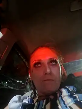 LadySn0w26 online show from 04-10-26, 01:44