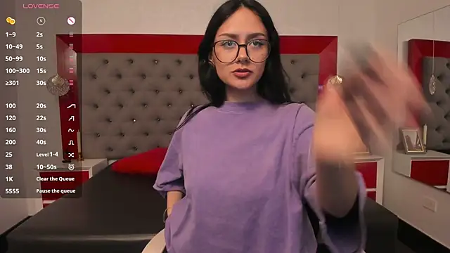 NiccolleHall online show from 02-10-26, 01:15