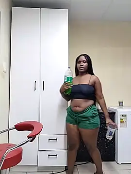 LUNAARXO1 online show from 04-08-26, 11:43