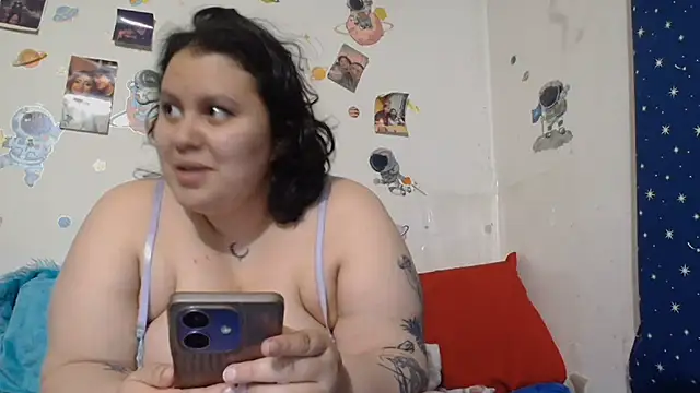 Snapshot of RavenEllieUniverse chatting on 06-29-26, 01:23 RavenEllieUniverse online show from 06-29-26, 01:23
