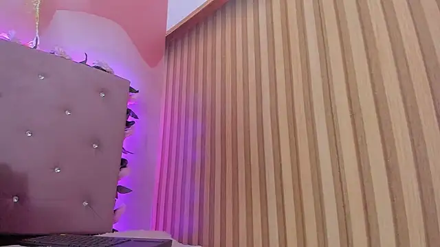 lovely  kiss   online show from 06-27-26, 06:13