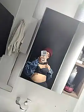 Snapshot of Small-lulu chatting on 01-15-26, 12:26 Small-lulu online show from 01-15-26, 12:26