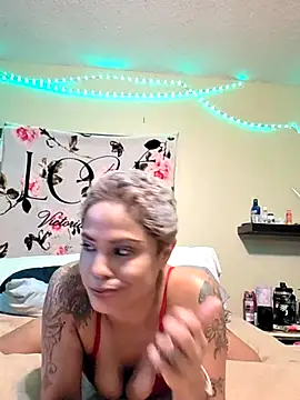 Snapshot of JasmineSkky chatting on 06-10-26, 01:17 JasmineSkky online show from 06-10-26, 01:17