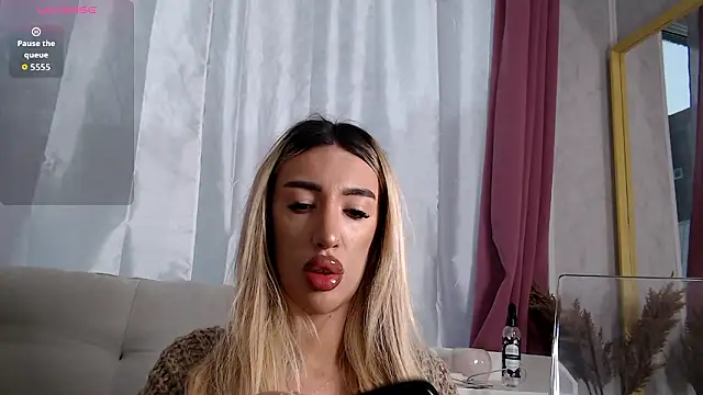 LunaVibes  online show from 01-19-26, 06:28