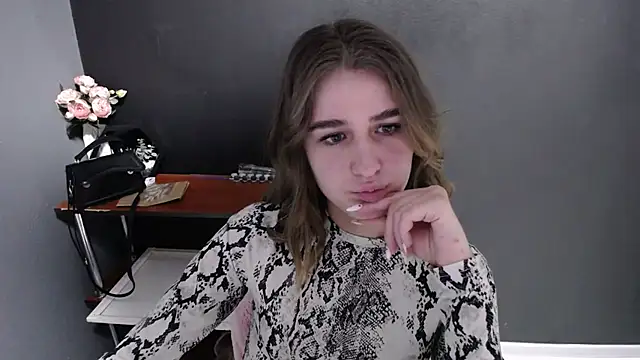 Sunny siren online show from 03-05-26, 01:18