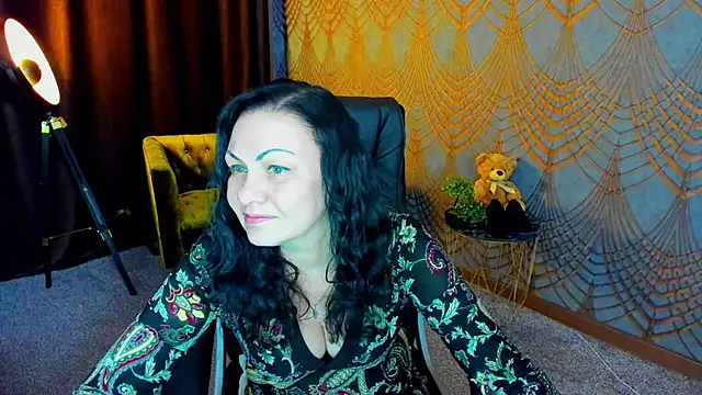 IrissMoon online show from 04-14-26, 05:46