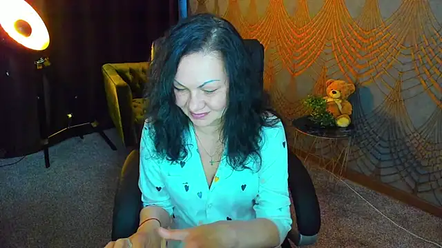 IrissMoon online show from 05-13-26, 05:27