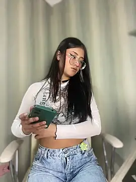 StrawberryPink  online show from 02-21-26, 12:06