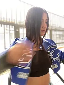 StrawberryPink  online show from 04-03-26, 11:41