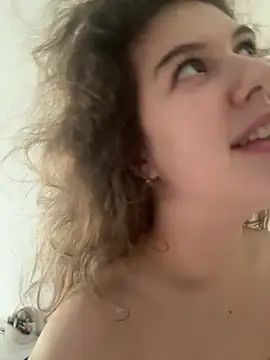 Snapshot of LilianBliss chatting on 07-16-26, 08:31 LilianBliss online show from 07-16-26, 08:31