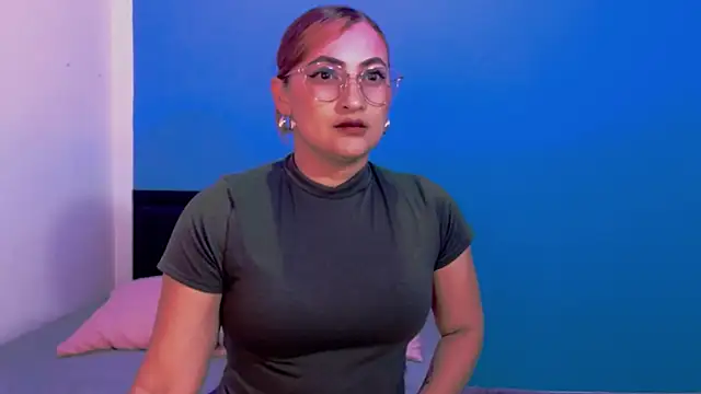 Snapshot of Analia111 chatting on 03-28-26, 01:05 Analia111 online show from 03-28-26, 01:05