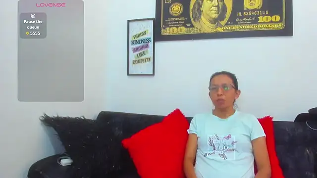 Livia Coxs online show from 03-06-26, 01:29