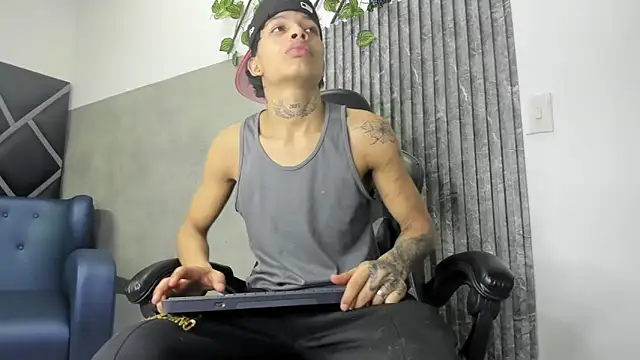 Dogan Renzo0 online show from 02-10-26, 08:13