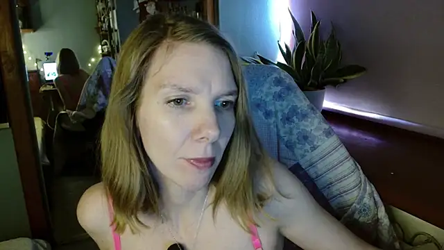 Daisy Lovely online show from 04-24-26, 05:54
