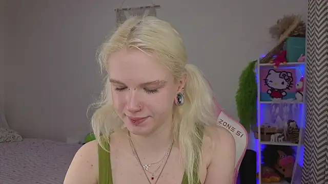 Snapshot of Mia_WaterFall chatting on 04-22-26, 03:09 Mia WaterFall online show from 04-22-26, 03:09