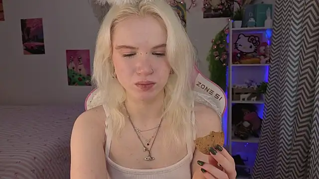 Snapshot of Mia_WaterFall chatting on 05-19-26, 03:13 Mia WaterFall online show from 05-19-26, 03:13