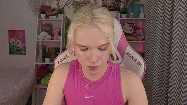 Snapshot of Mia_WaterFall chatting on 05-23-26, 03:23 Mia WaterFall online show from 05-23-26, 03:23