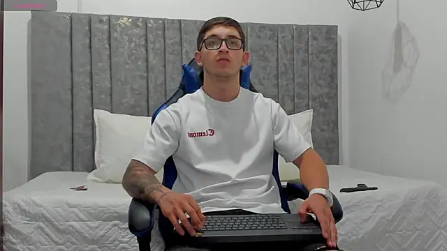 Calvin Hunter online show from 04-06-26, 12:08