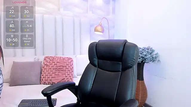 Im LunaLuxe online show from 04-24-26, 09:17