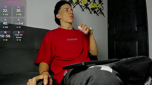 Snapshot of Maxxx_bigcockx chatting on 04-24-26, 02:47 Maxxx bigcockx online show from 04-24-26, 02:47