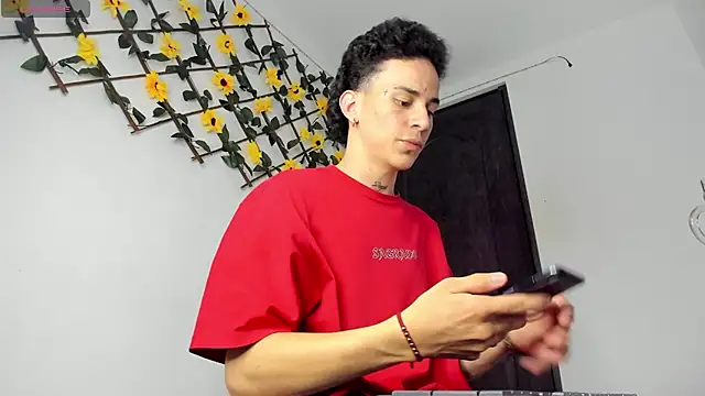 Snapshot of Maxxx_bigcockx chatting on 05-22-26, 03:24 Maxxx bigcockx online show from 05-22-26, 03:24