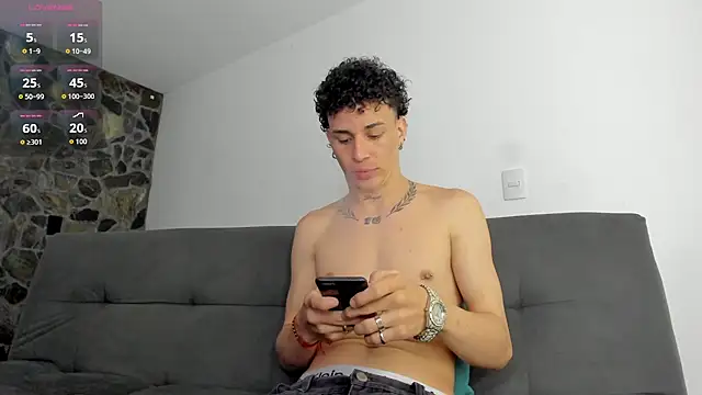 Snapshot of Maxxx_bigcockx chatting on 07-16-26, 02:50 Maxxx bigcockx online show from 07-16-26, 02:50