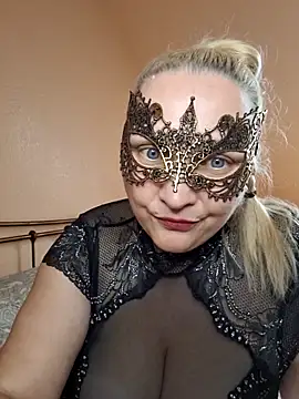 MaskedQueen77 online show from 06-12-26, 05:23